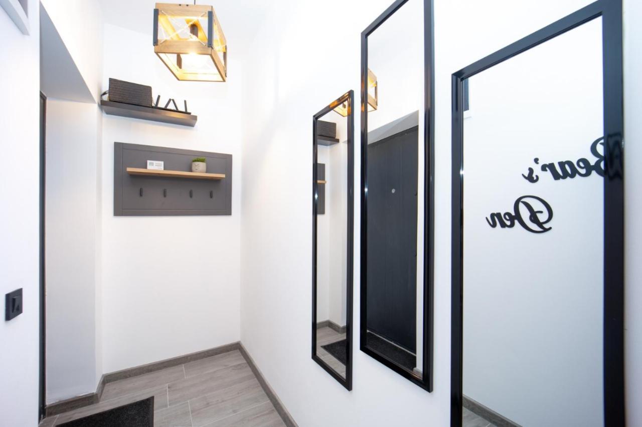 The Bear'S Den In Old City Centre Braşov Extérieur photo