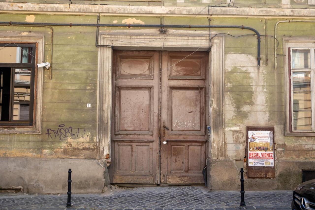 The Bear'S Den In Old City Centre Braşov Extérieur photo